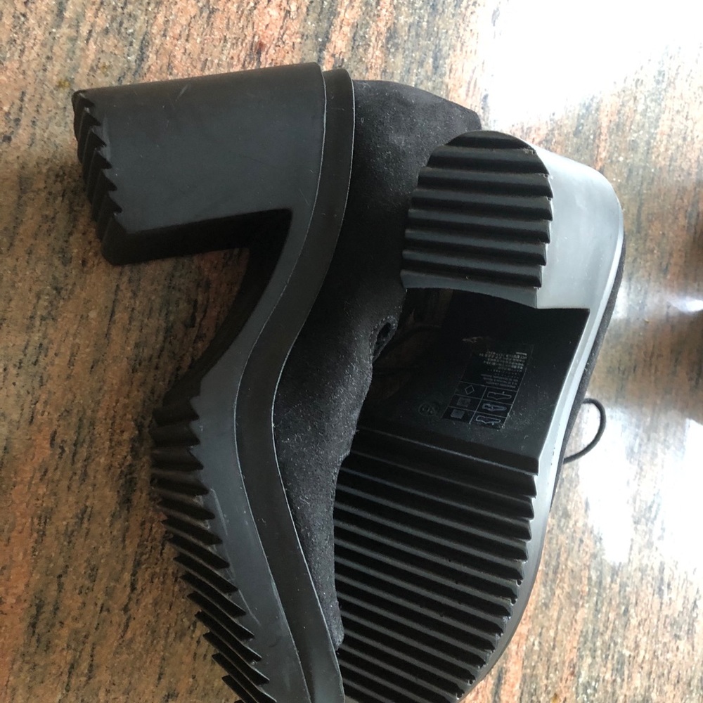 Shoes - Picture 4 of 5